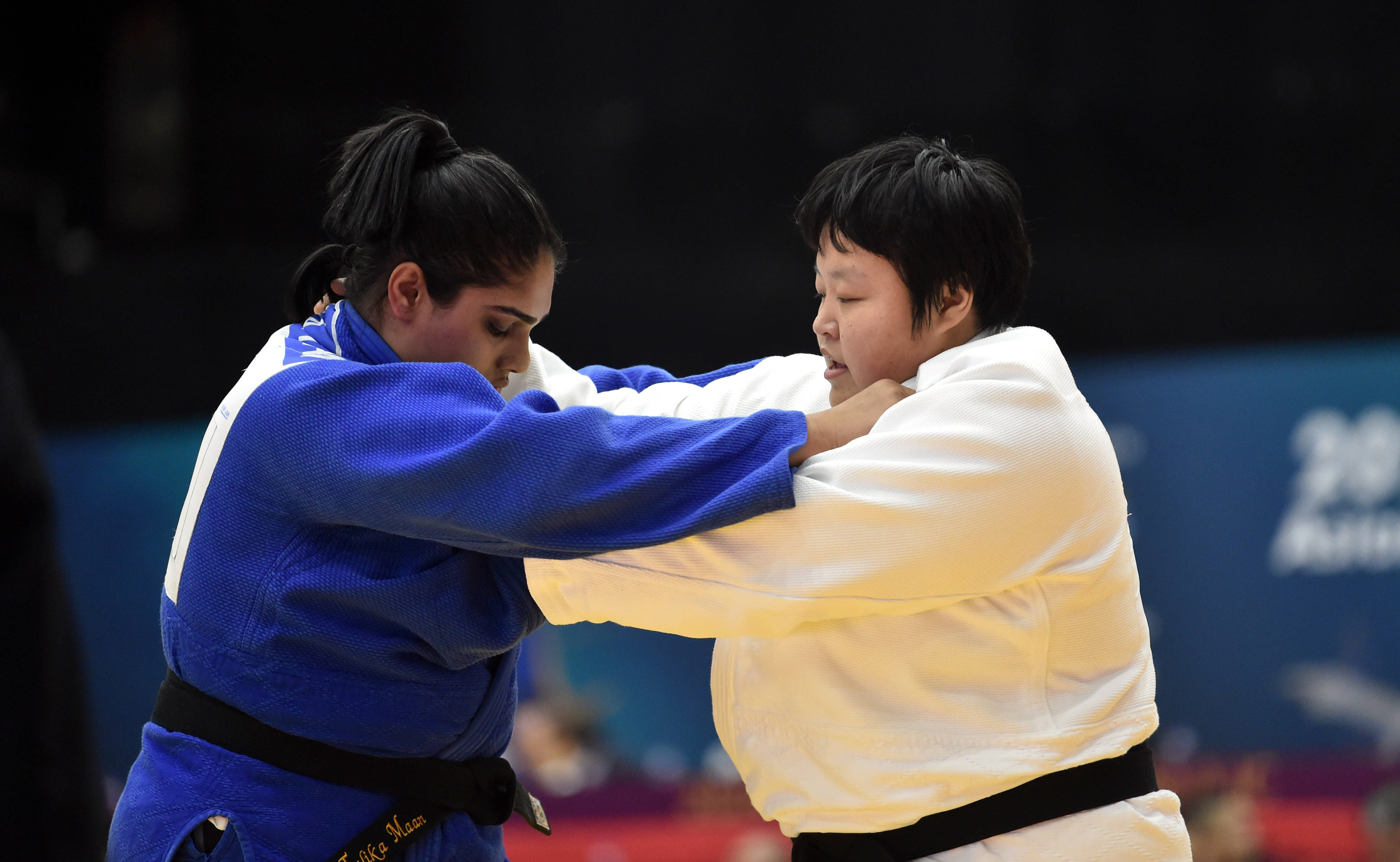 关于柔道比赛人气爆棚,选手奋力拼搏争取胜利的信息 关于柔道比赛人气爆棚,选手奋力拼搏争取胜利的信息