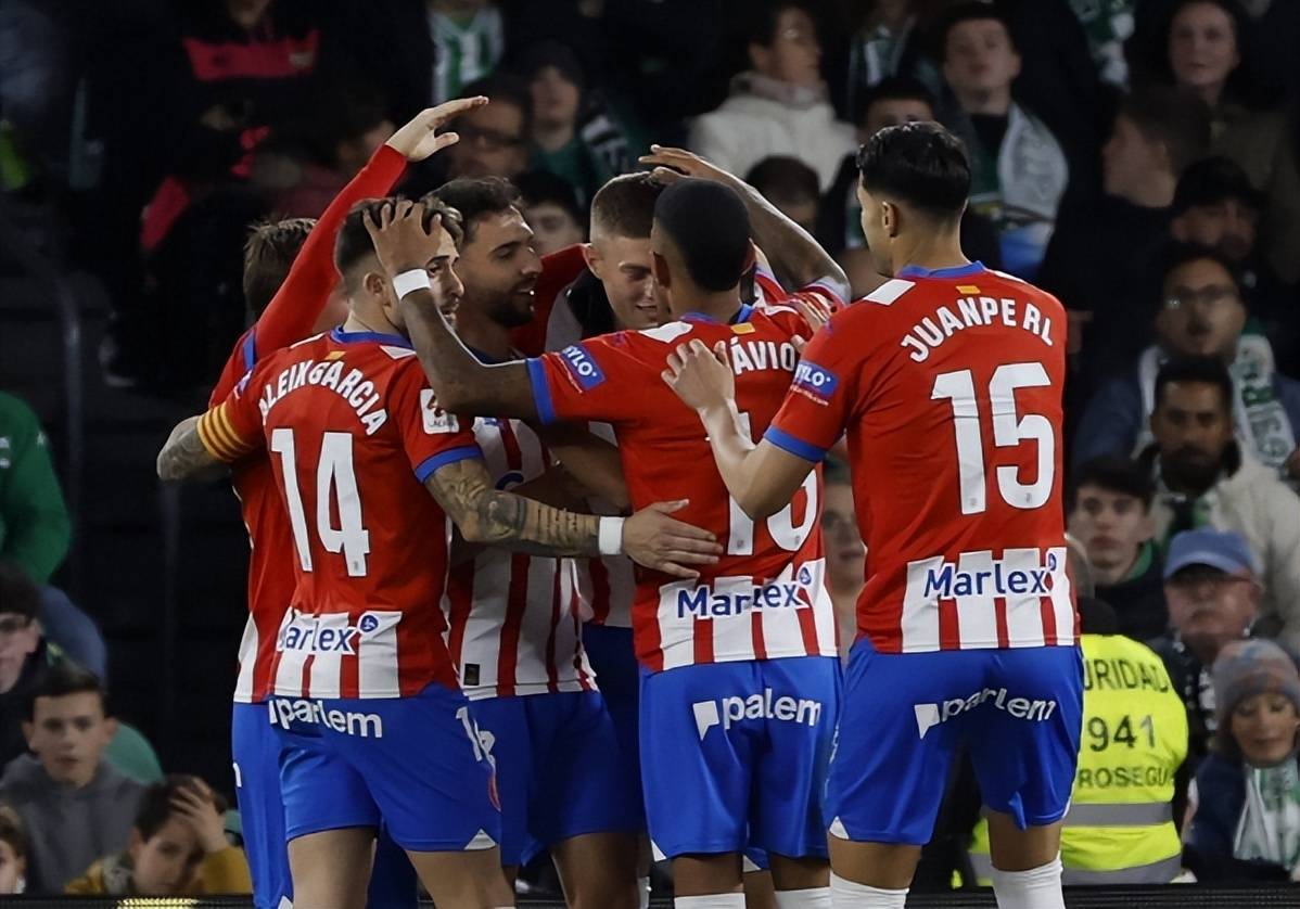 关于阿贾克斯强势压制，欧冠热门黑马冲锋在前的信息