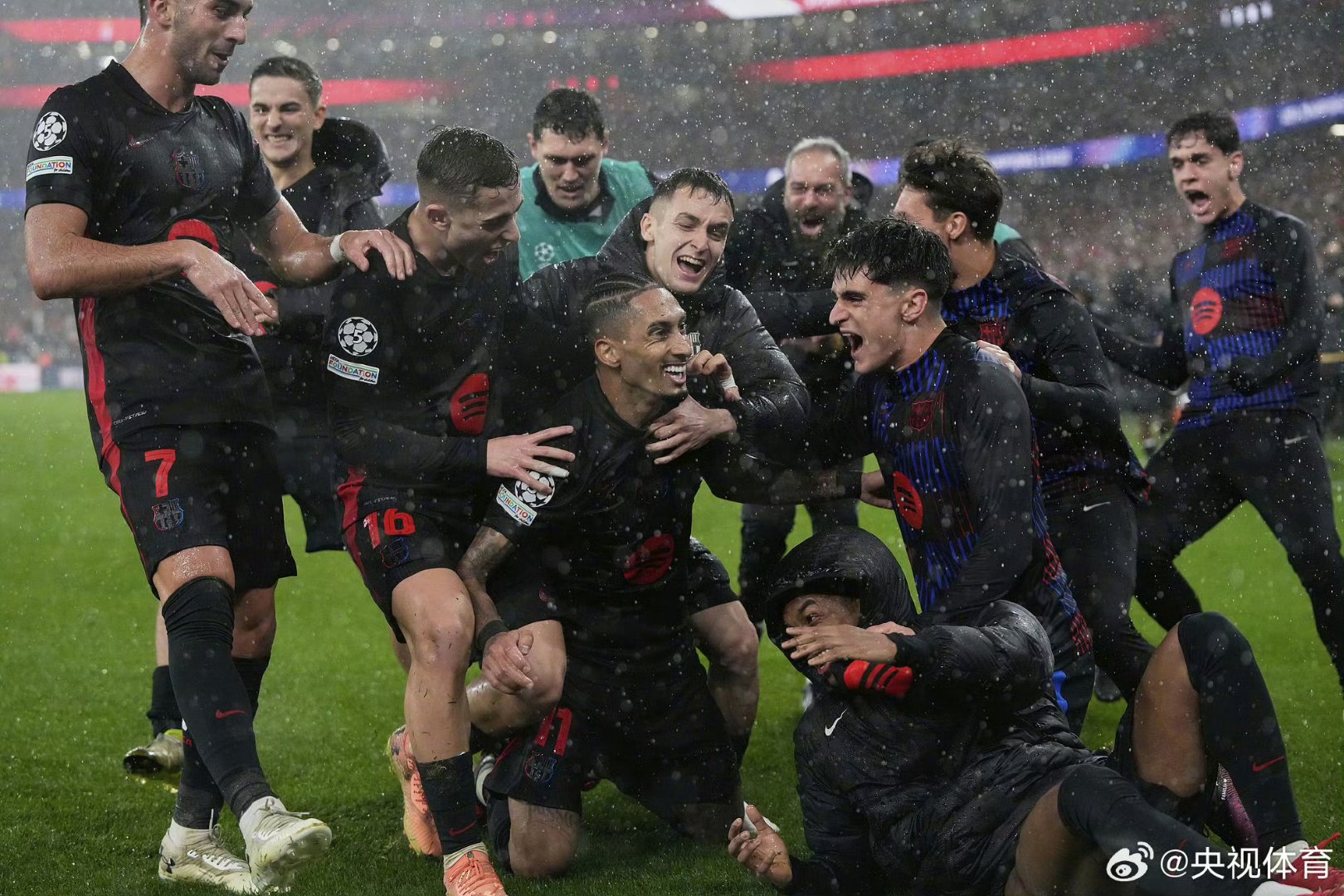 荷兰大胜乌克兰,提前锁定欧洲杯席位 荷兰大胜乌克兰,提前锁定欧洲杯席位