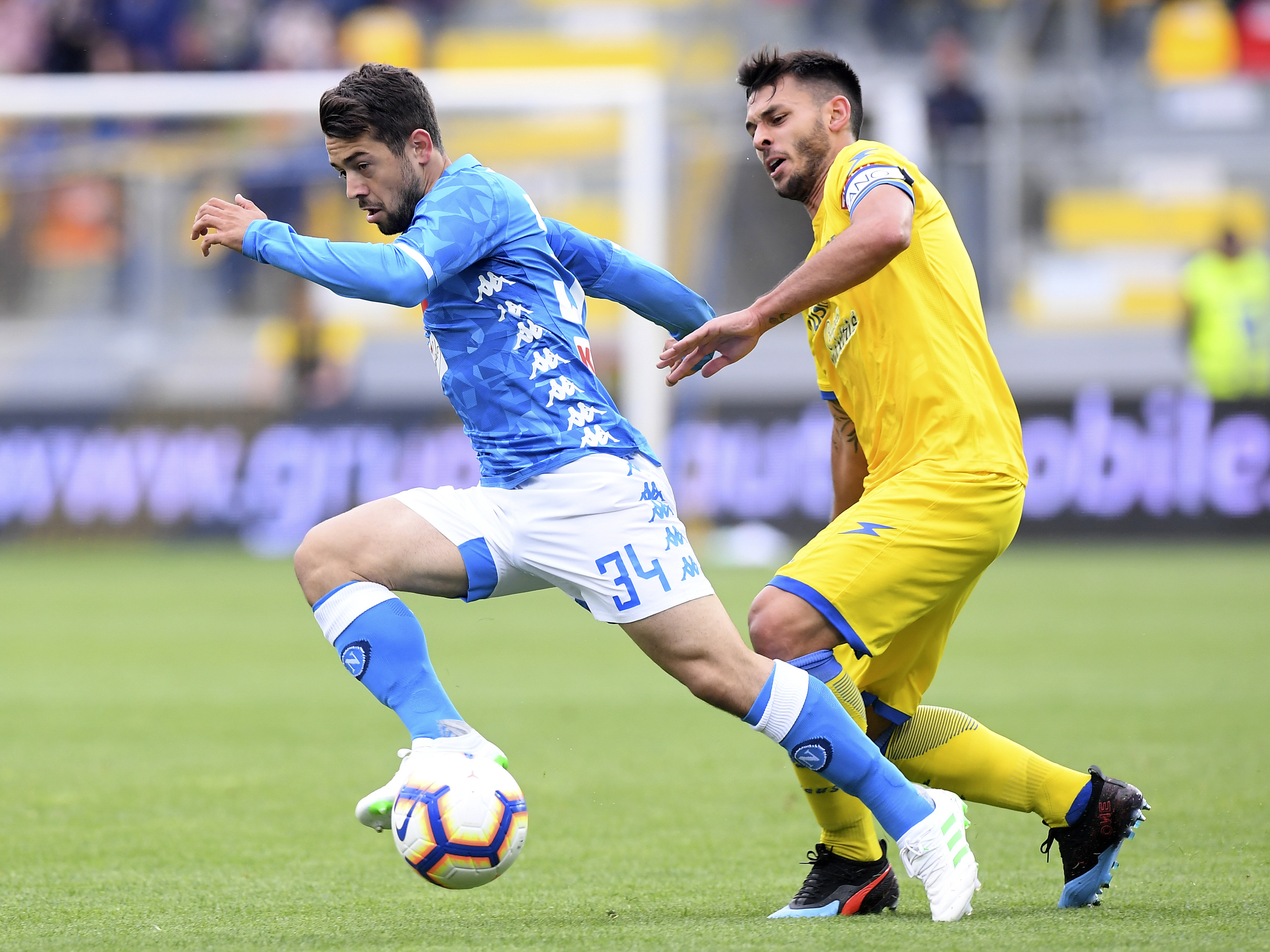 那不勒斯队员在比赛中展现出实力 那不勒斯队员在比赛中展现出实力