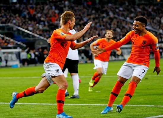 荷兰主场击败爱沙尼亚,提前晋级 荷兰主场击败爱沙尼亚,提前晋级