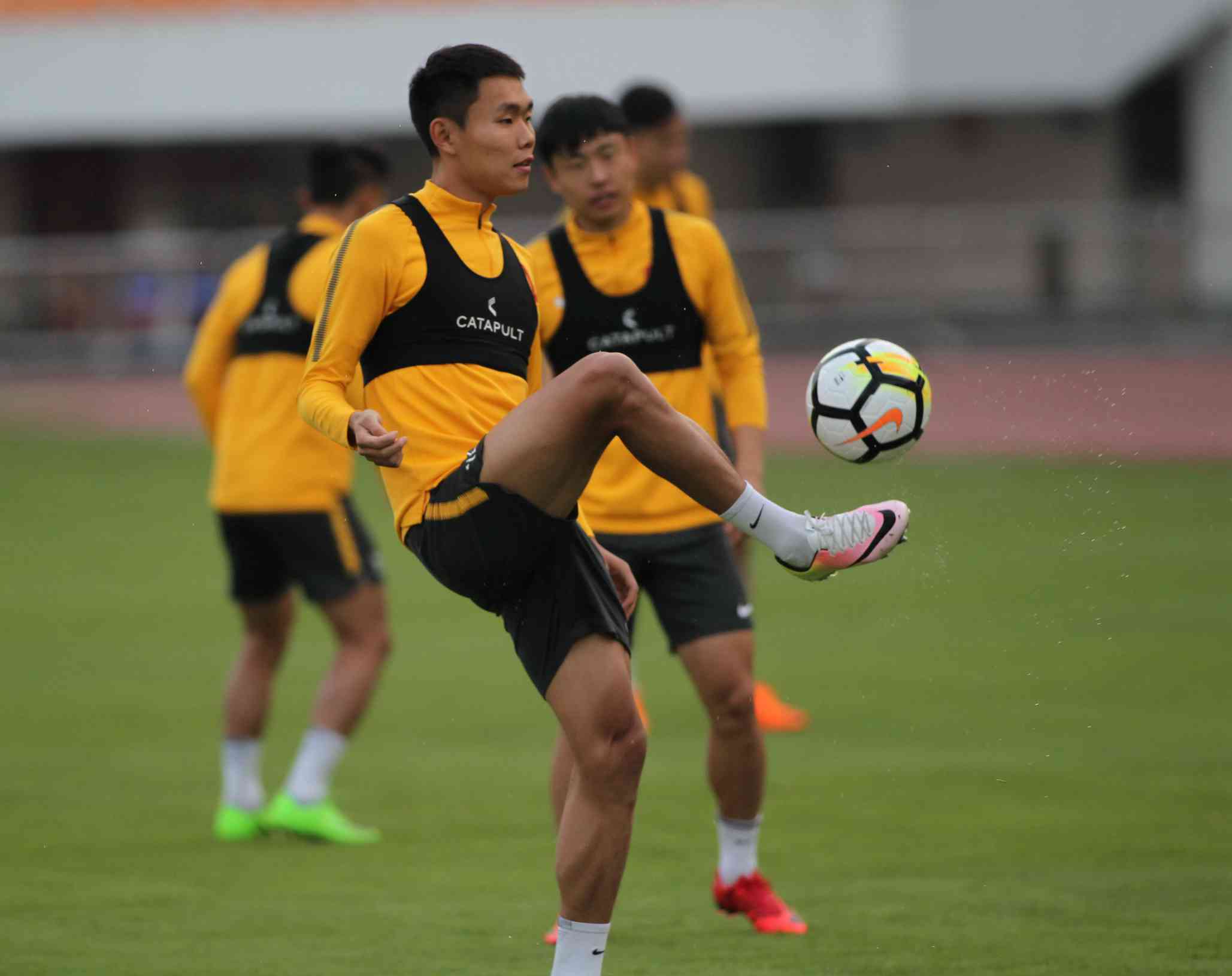 包含广州恒大备战亚冠/决赛，集训磨合备战的词条