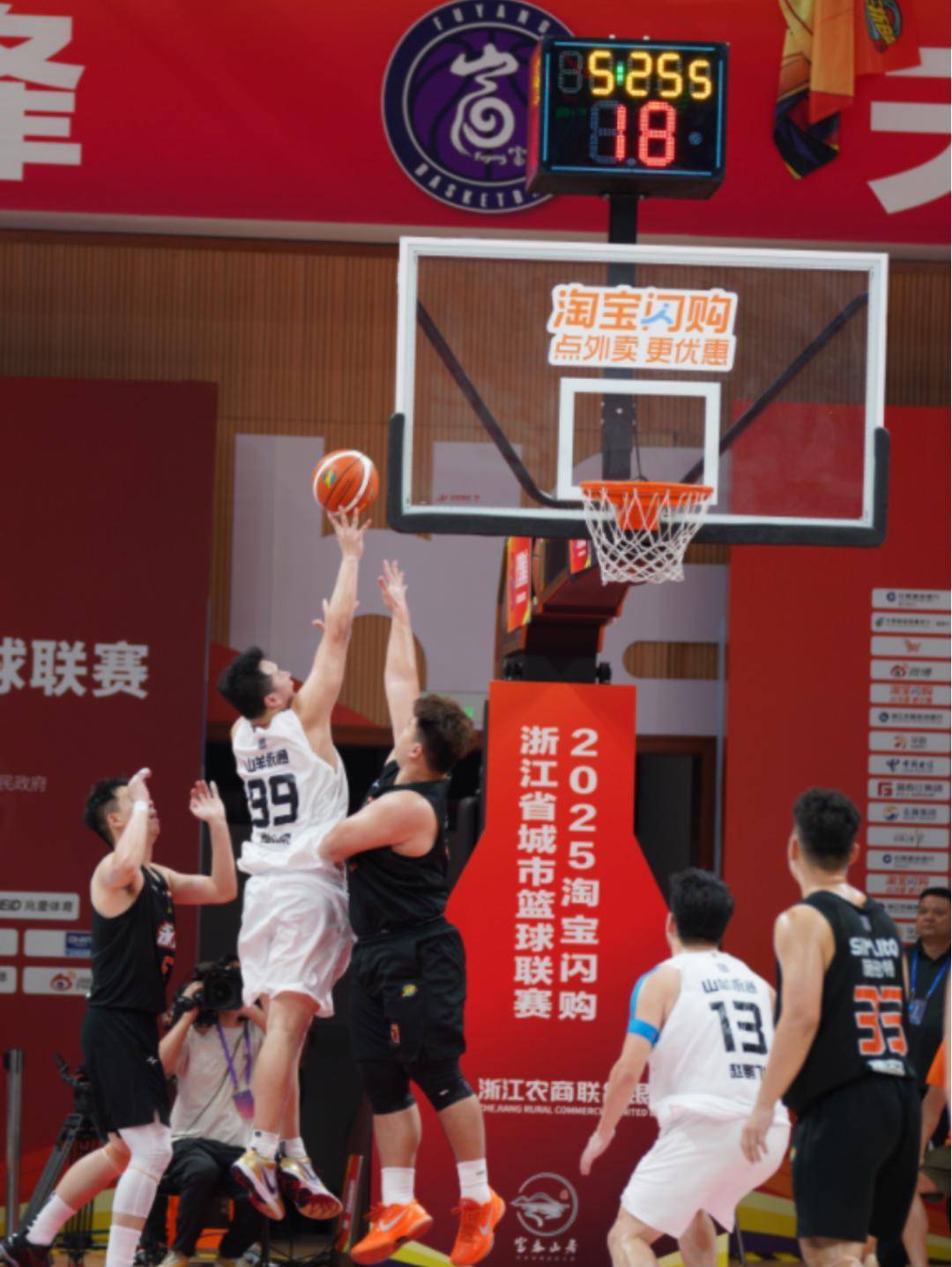 力挽狂澜!球队在比赛中力挽狂澜取得胜利 力挽狂澜!球队在比赛中力挽狂澜取得胜利