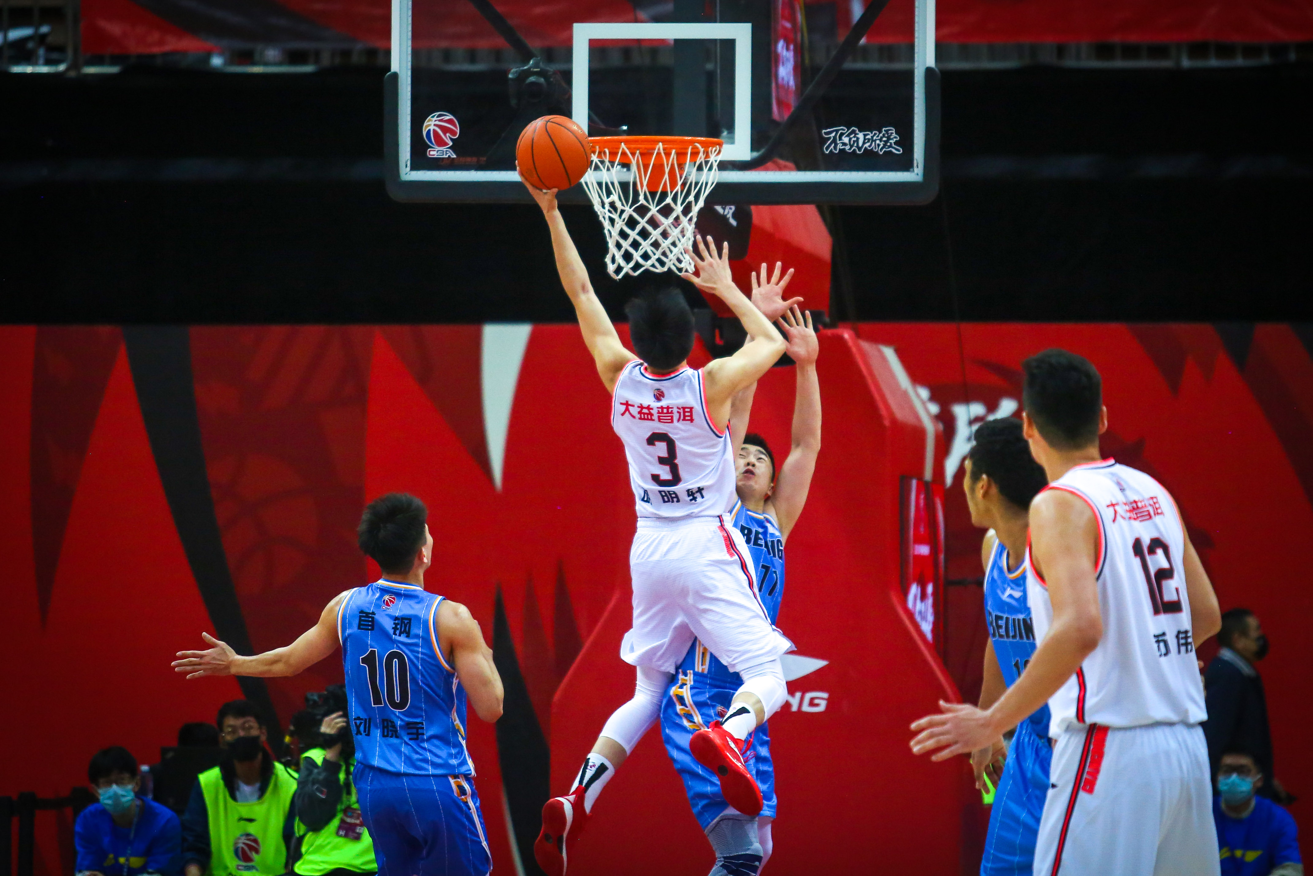 新赛季揭幕,球队勇往直前迎接挑战 新赛季揭幕,球队勇往直前迎接挑战